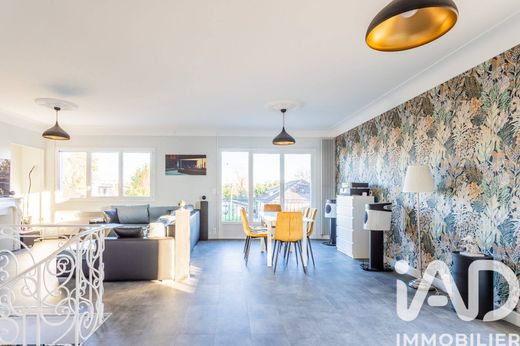 Villa a Mérignac, Gironda