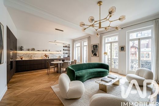 Apartment in Tour Eiffel, Invalides – Ecole Militaire, Saint-Thomas d’Aquin, Paris