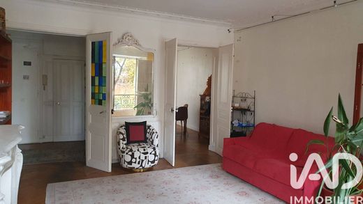 Apartment in Canal Saint Martin, Château d’Eau, Porte Saint-Denis, Paris