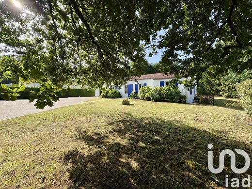 Villa in Breuillet, Charente-Maritime