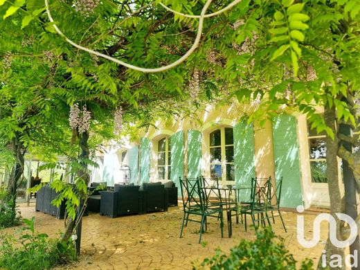 Villa in Saint-Maximin-la-Sainte-Baume, Var