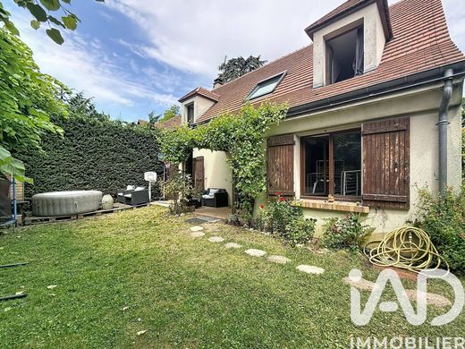 Villa in Cormeilles-en-Parisis, Val d'Oise