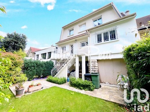 빌라 / Fresnes, Val-de-Marne