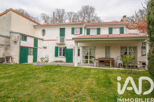 Villa in L'Haÿ-les-Roses, Val-de-Marne