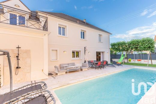 Villa in Paray-Vieille-Poste, Essonne