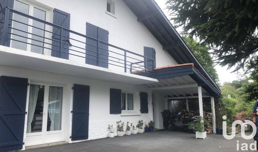 Villa in Saint-Pierre-d'Irube, Pyrénées-Atlantiques