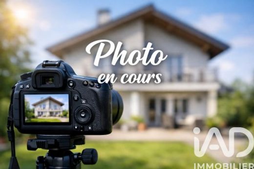 Villa in Suresnes, Hauts-de-Seine