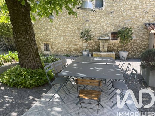 Willa w Lussan, Gard