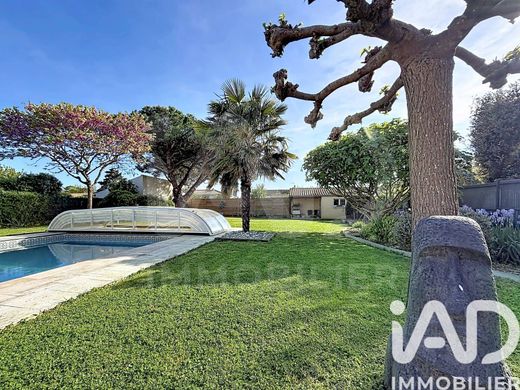 Villa in L'Houmeau, Charente-Maritime