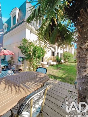 Villa in Carrières-sur-Seine, Yvelines