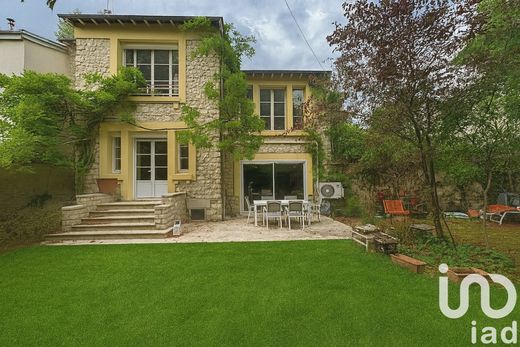 Fontainebleau, Seine-et-Marneのヴィラ