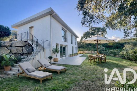 Villa in Sainte-Lucie de Porto-Vecchio, South Corsica