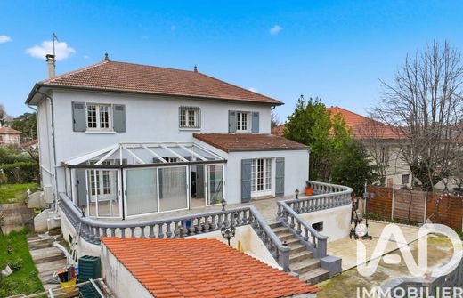 Villa in Bron, Rhône