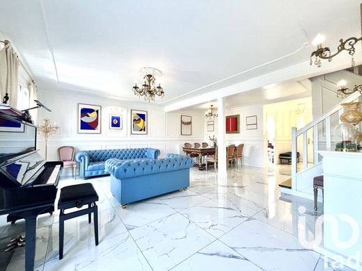 Villa in Saint-Germain-en-Laye, Yvelines