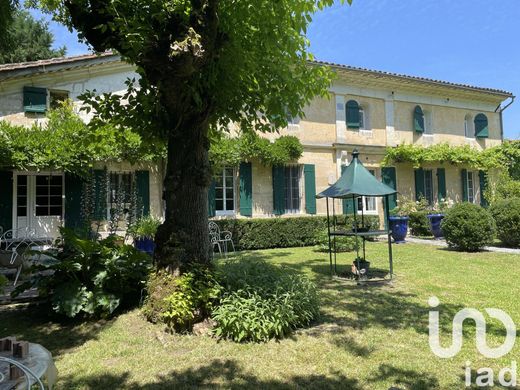 Villa in Les Artigues-de-Lussac, Gironde