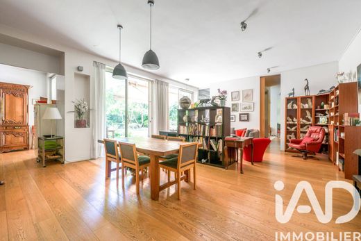 Apartment in Tour Eiffel, Invalides – Ecole Militaire, Saint-Thomas d’Aquin, Paris