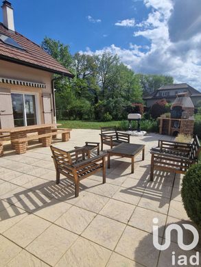 Villa in Neydens, Haute-Savoie