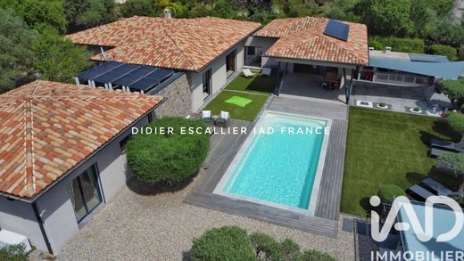 Вилла, Solliès-Toucas, Var