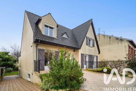 Villa in Vitry-sur-Seine, Val-de-Marne