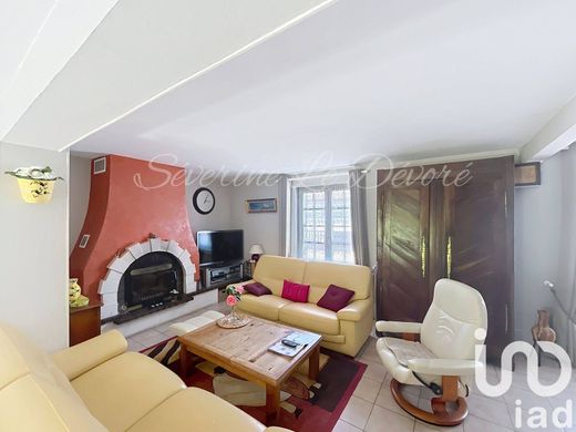 Villa in Montlignon, Val d'Oise