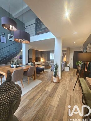 Villa a Noisy-le-Grand, Seine-Saint-Denis