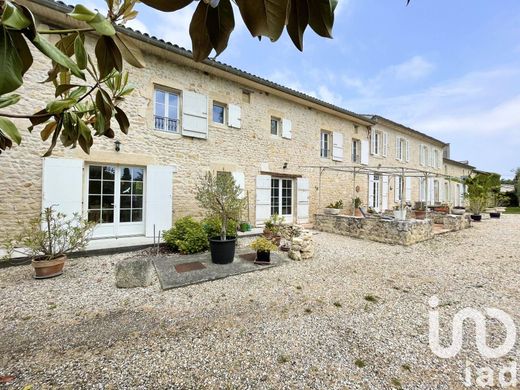Villa in Lesparre-Médoc, Gironde