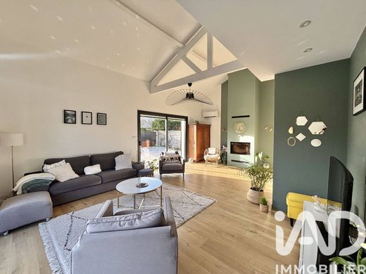 Villa in Pessac, Gironde