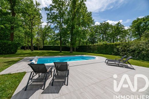 Villa in Lamorlaye, Oise