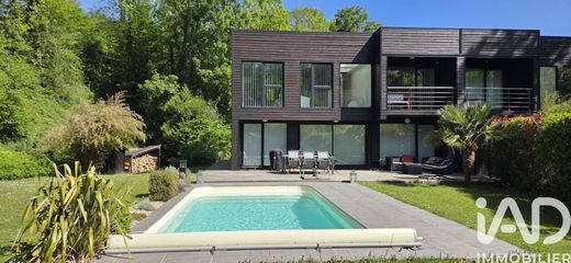 Villa in L'Étang-la-Ville, Yvelines
