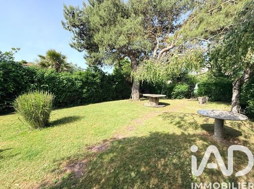 Villa in Châtelaillon-Plage, Charente-Maritime