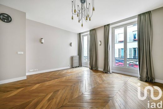 Apartment in Champs-Elysées, Madeleine, Triangle d’or, Paris