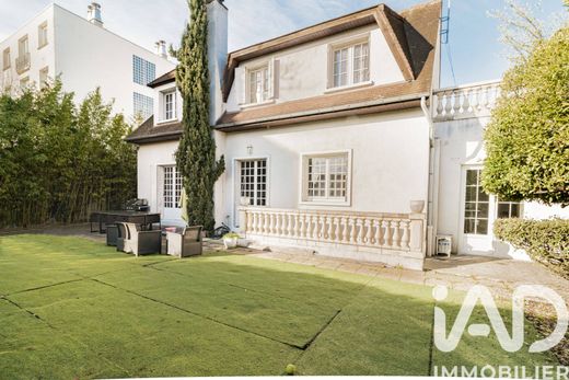 Villa in Saint-Maur-des-Fossés, Val-de-Marne