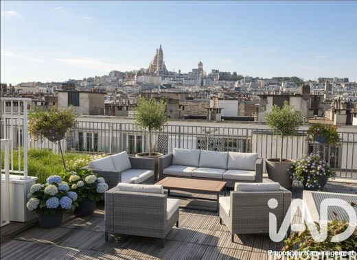 Apartment in Montmartre, Abbesses, Grandes-Carrières, Paris