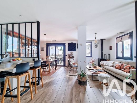 빌라 / Nîmes, Gard