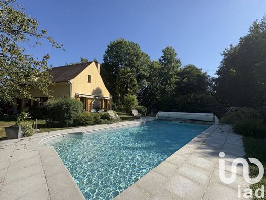 Villa in Marolles-en-Brie, Val-de-Marne