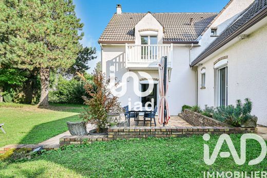 Villa in Villennes-sur-Seine, Yvelines