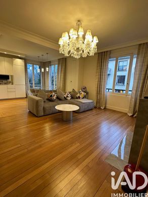 Apartment in Neuilly-sur-Seine, Hauts-de-Seine