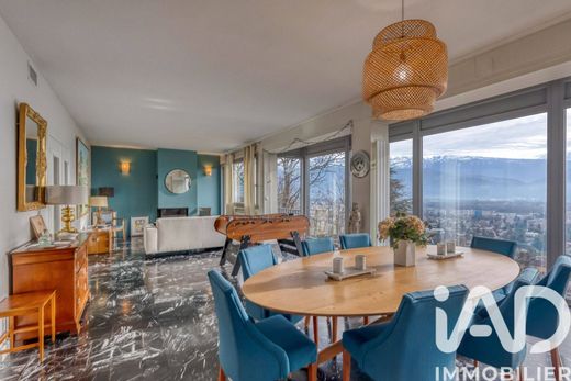 Corenc, Isèreのヴィラ