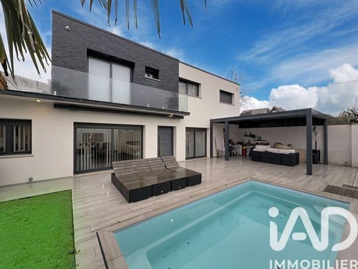 Βίλα σε Ormesson-sur-Marne, Val-de-Marne