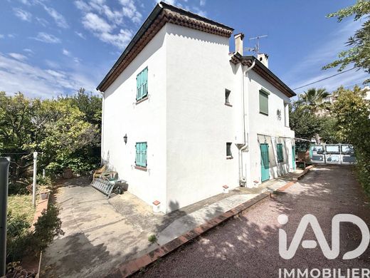 Villa in Cagnes-sur-Mer, Alpes-Maritimes