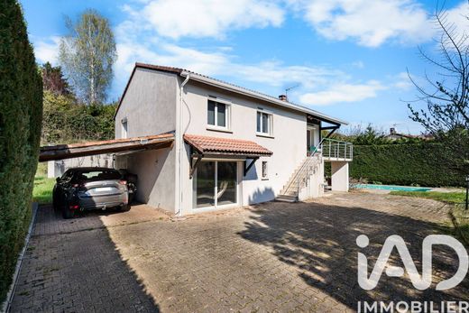 Villa in Cailloux-sur-Fontaines, Rhône