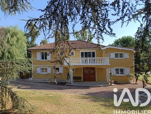 Villa in La Tour-de-Salvagny, Rhône
