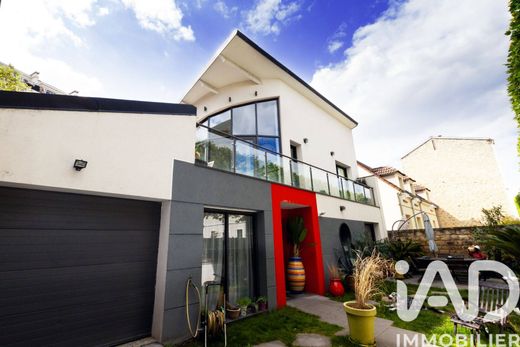 Villa in La Garenne-Colombes, Hauts-de-Seine