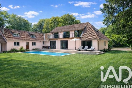 Villa in Lamorlaye, Oise