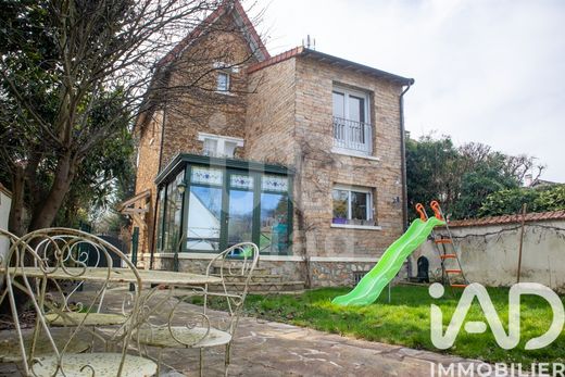 Villa in Saint-Maur-des-Fossés, Val-de-Marne