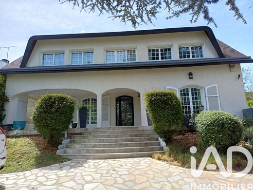Villa in Grigny, Essonne