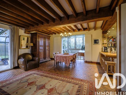 Villa in Dampierre-en-Yvelines, Yvelines