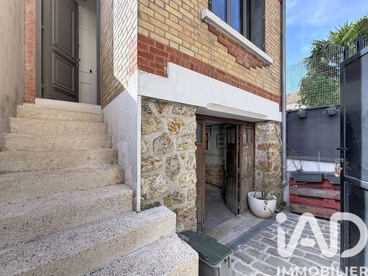 Villa in Asnières-sur-Seine, Hauts-de-Seine