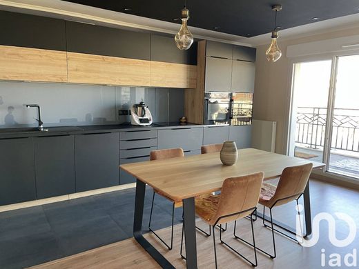 Apartment / Etagenwohnung in Saint-Ouen, Seine-Saint-Denis