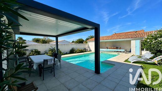 Villa in Sainte-Marie-de-Ré, Charente-Maritime